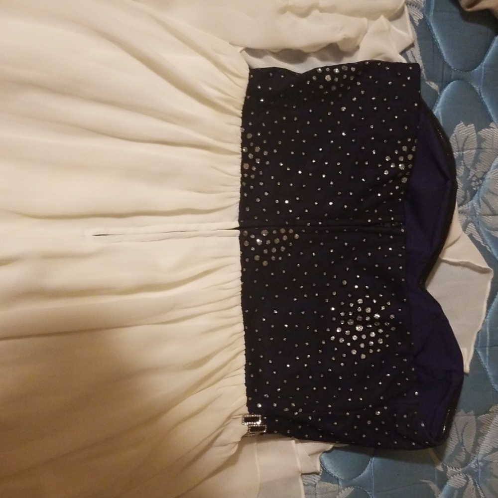 Dress - Picture 3 of 4